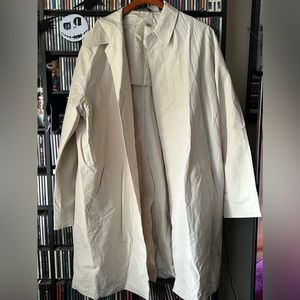 NWT DKNY Gentlemen’s cream colored light coat Size L